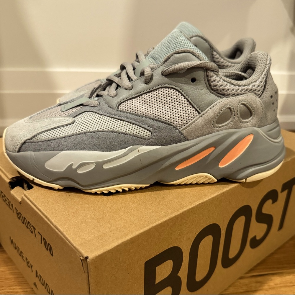 Adidas Yeezy Boost 700